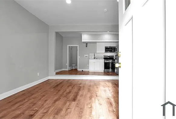 Studio, $800 — Photo 4