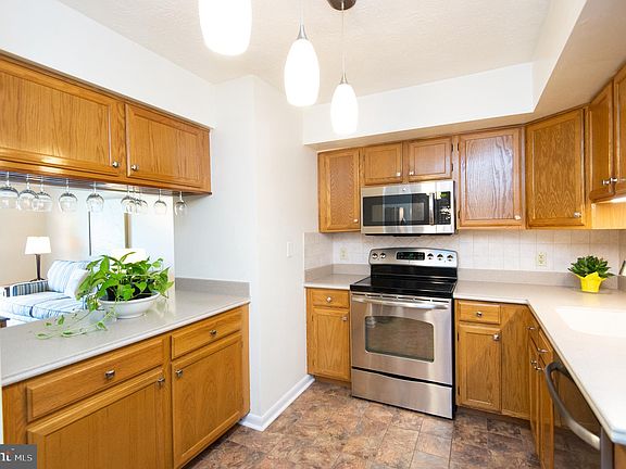 5th image of 404 Aurora St #404