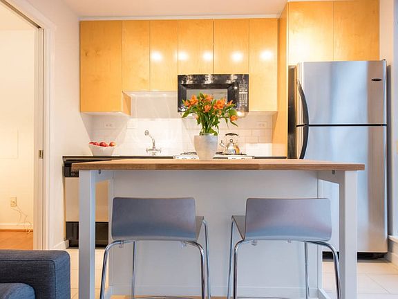 5th image of 989 Beatty St #1501
