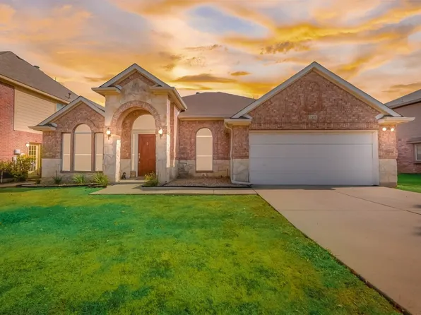 329 Stormydale Ln, Fort Worth, TX 76140