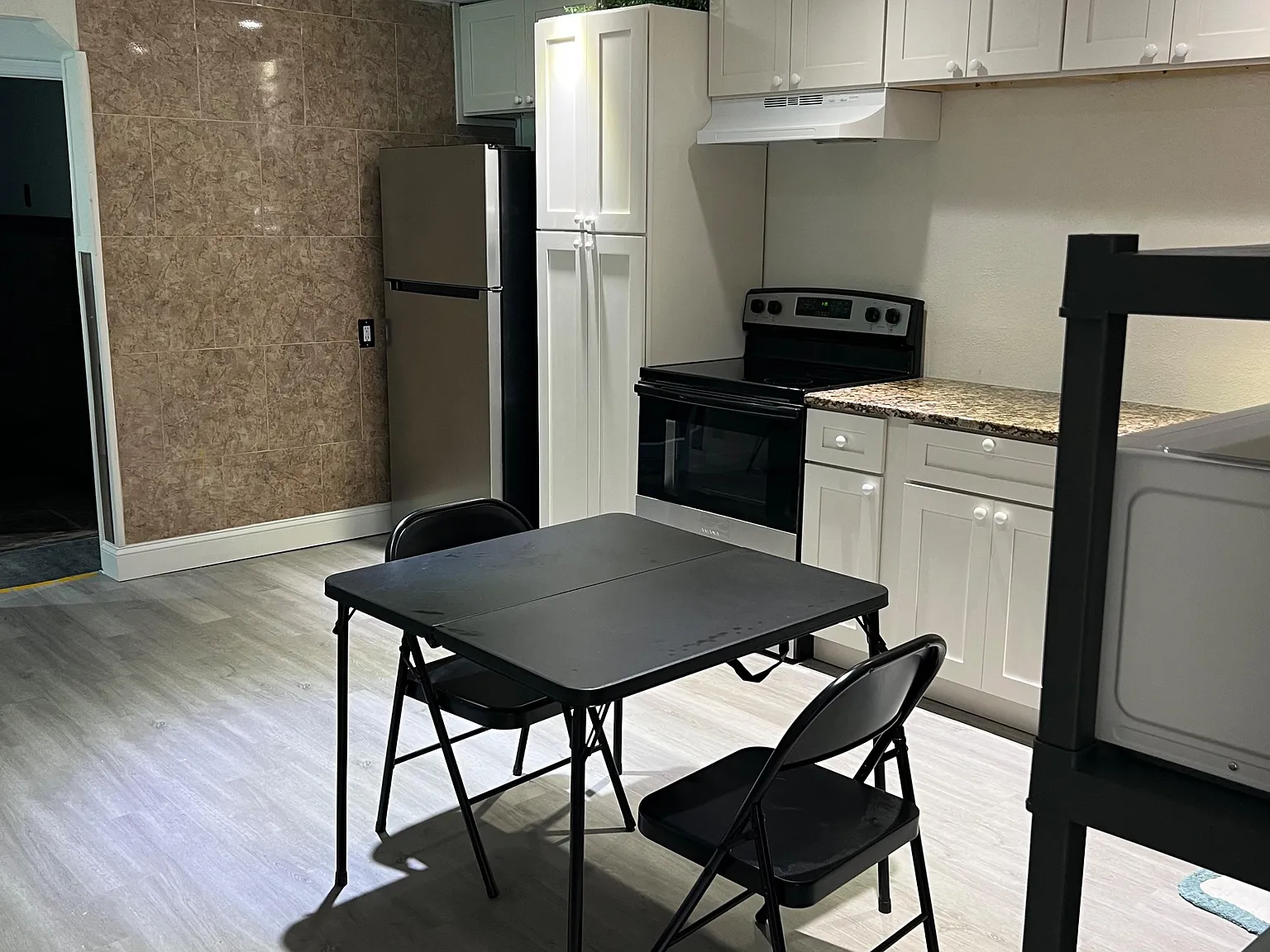 4 bed, 5.0 bath, 2300 sqft, $1,226 — Photo 2