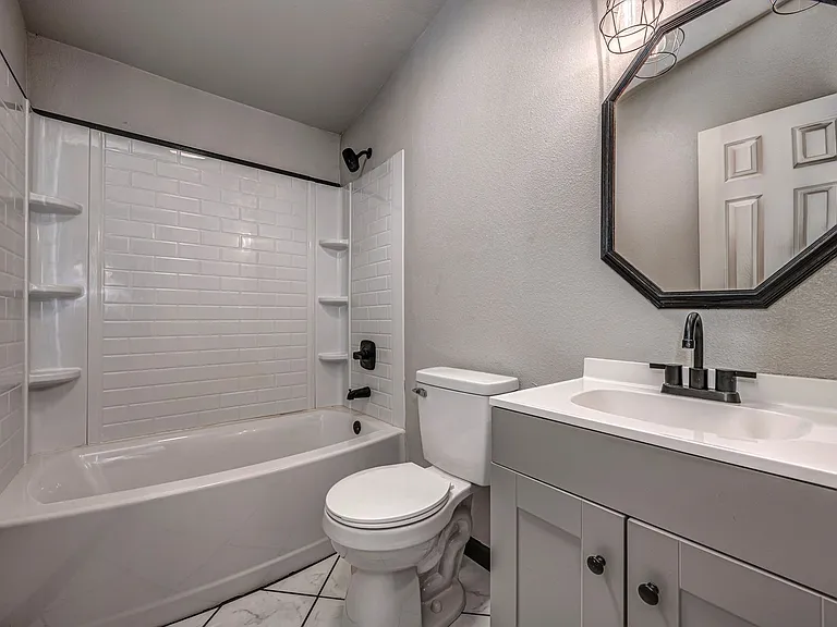 58 Divine Pl — Photo 14