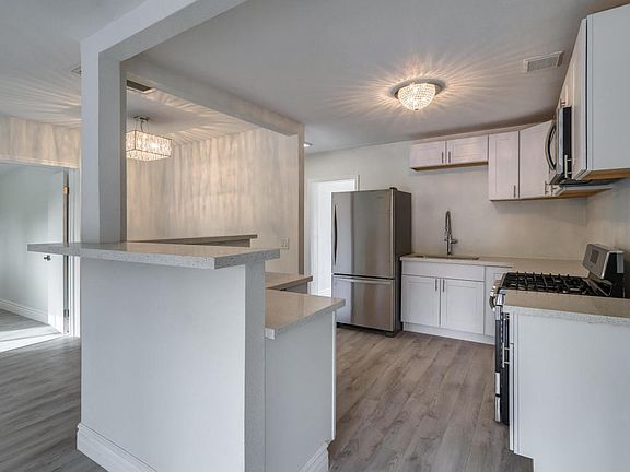 258 W 9th St 08