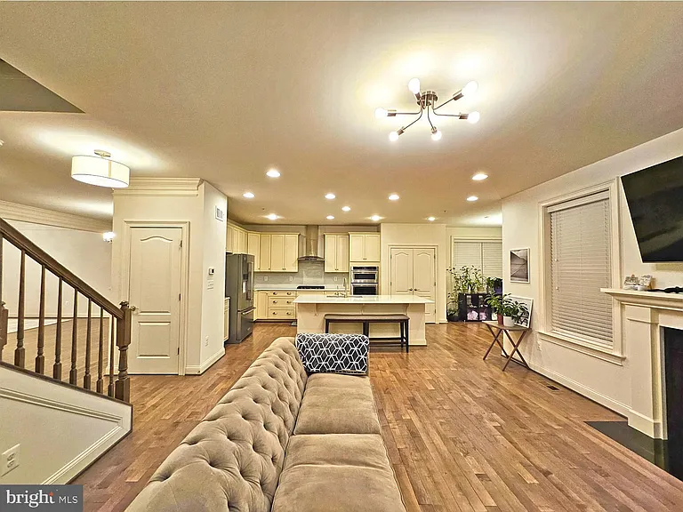 3332 Burton Dr — Photo 32