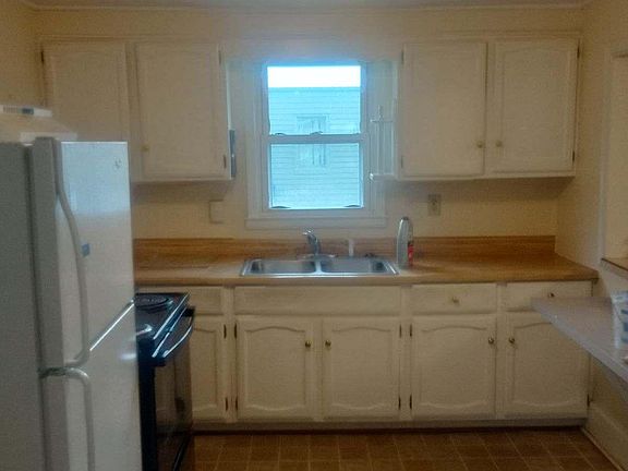3rd image of 1412 E 10th St