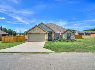 535 Laurel Dr, Wills Point, TX 75169