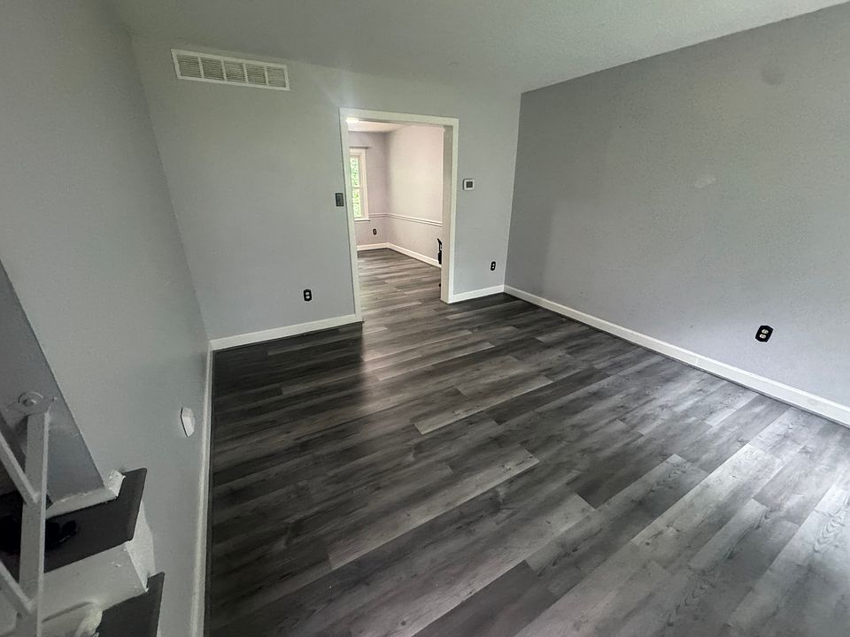 1st image of 12 Sharpley Ct