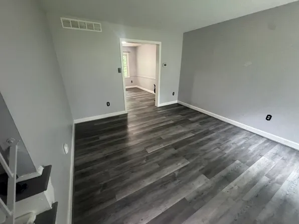12 Sharpley Ct, Nottingham, MD 21236
