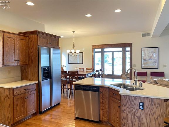 3rd image of 2038 Dorchester Dr
