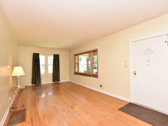 3rd image of 1203 Akin Dr