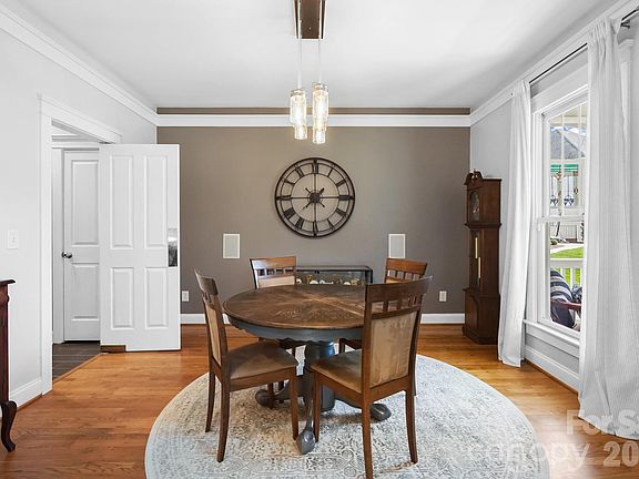 4th image of 10238 Edgecliff Rd