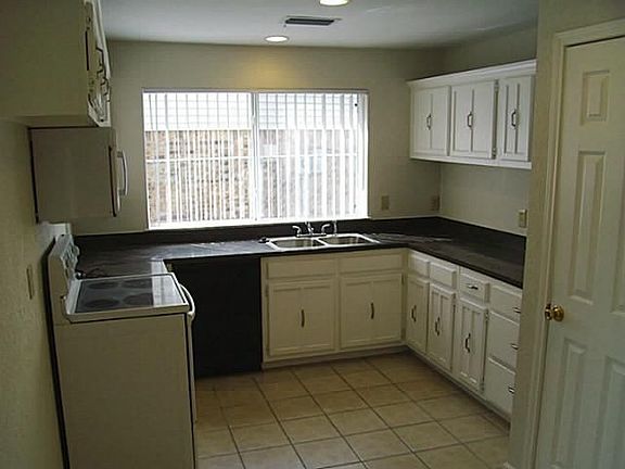3rd image of 5233 Daytona Dr