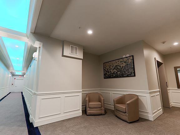 5th image of 213 N Walnut St APT 103