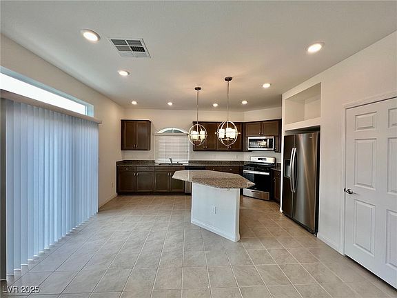 5th image of 5699 Woodchester Ave