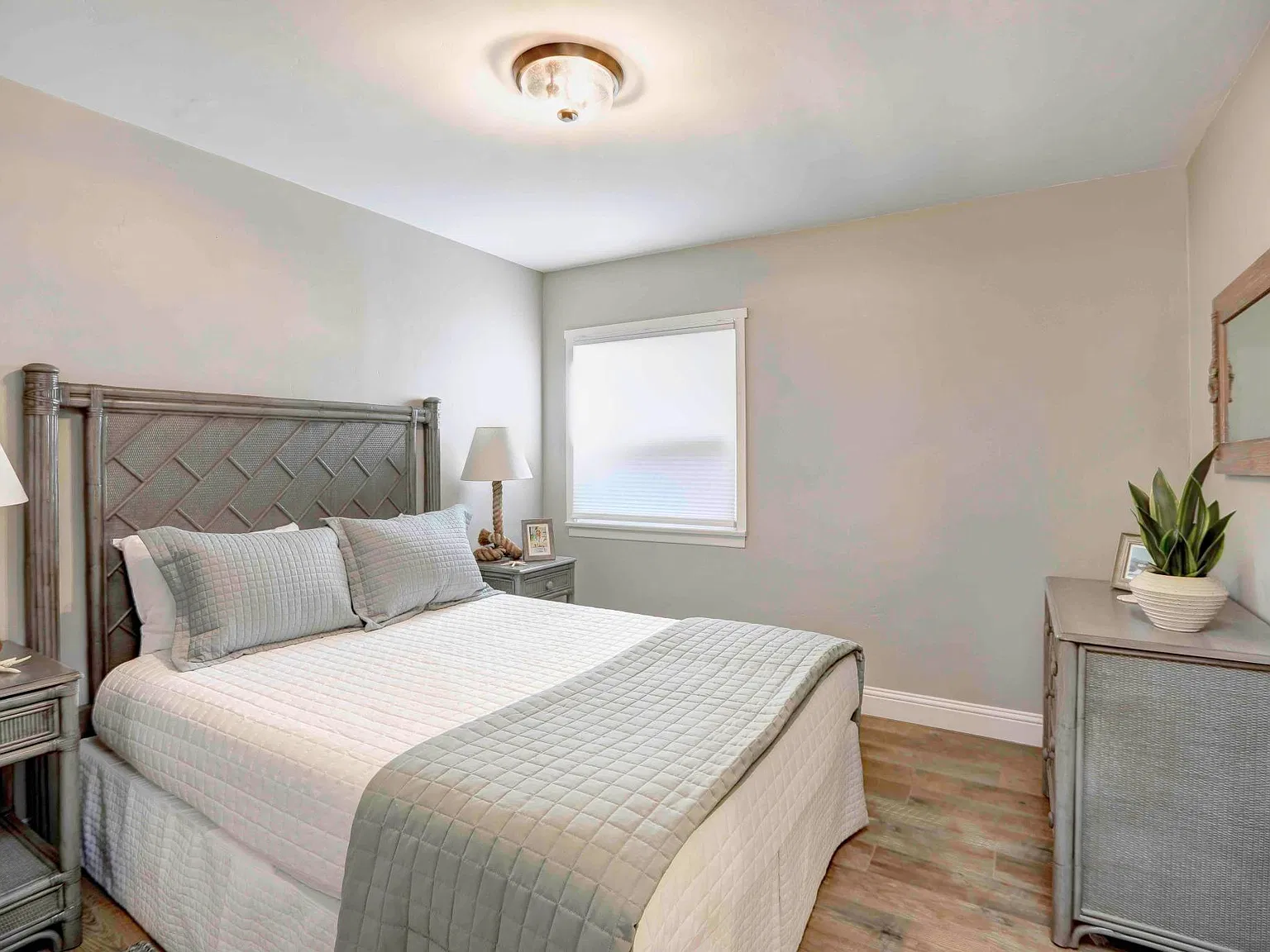 2 bed, 1000 sqft, $3,600 — Photo 4