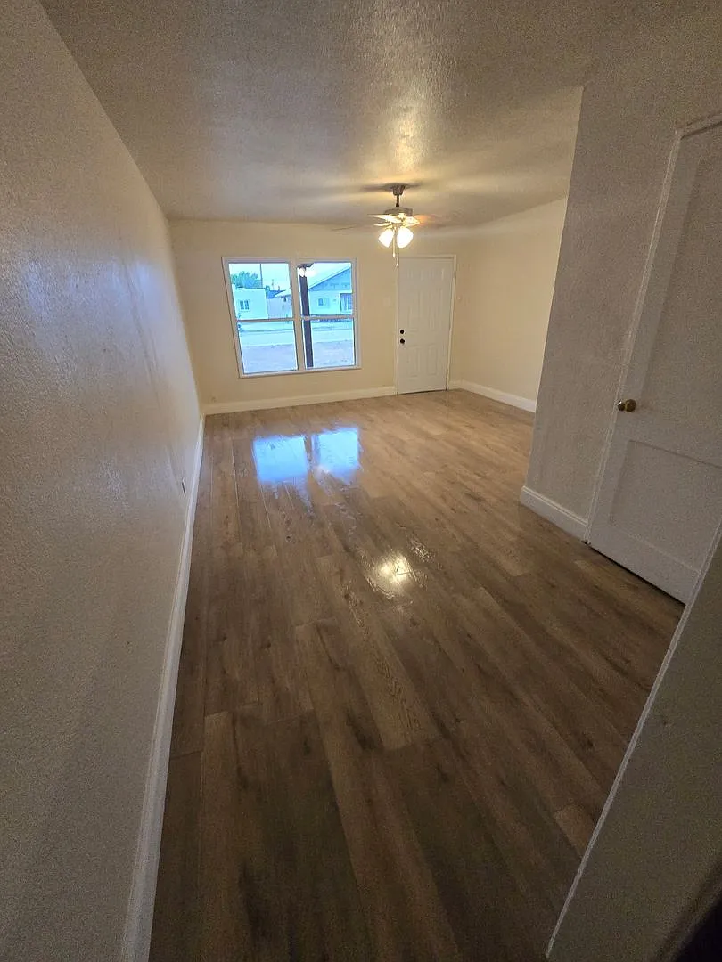 1506 W Yucca Ave — Photo 1