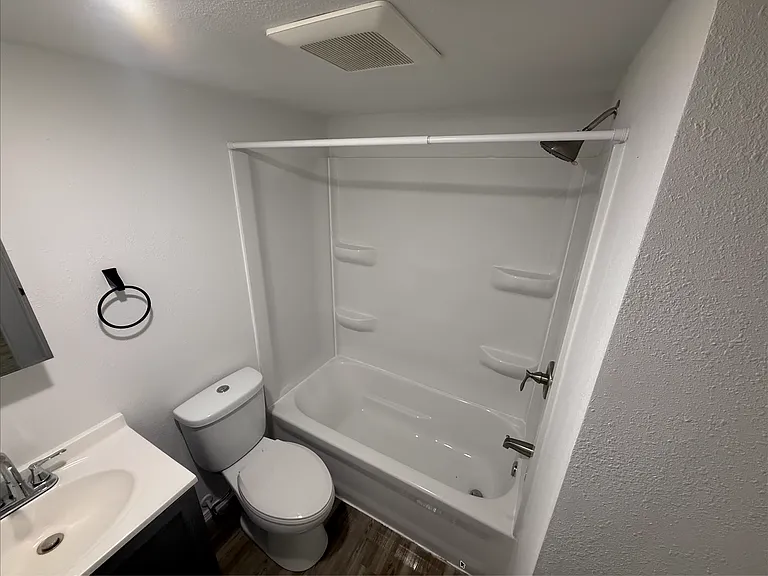 323 Seward Ave — Photo 21