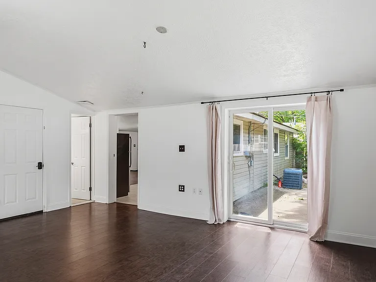 3130 Greenlawn Ave — Photo 19
