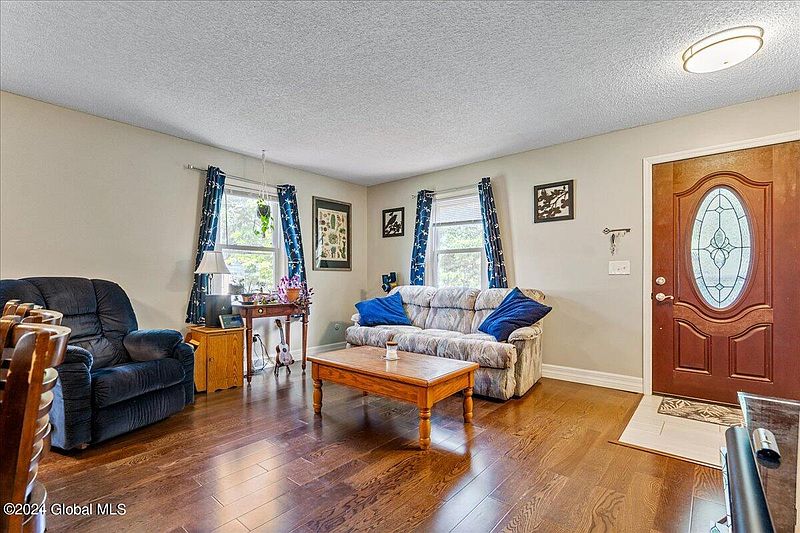 5th image of 31 Scully Avenue