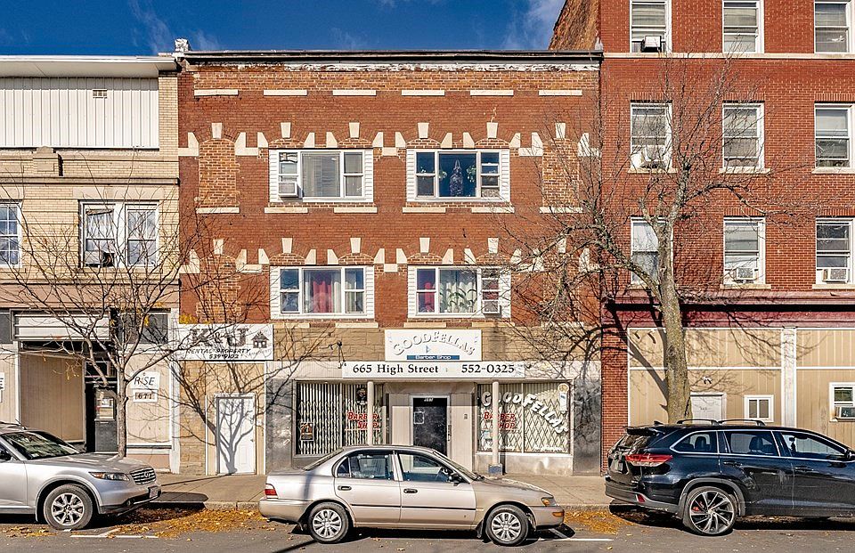 2nd image of 665 High St