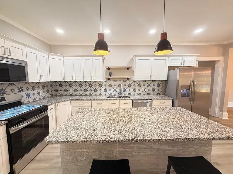 312 N Sumner St — Photo 10
