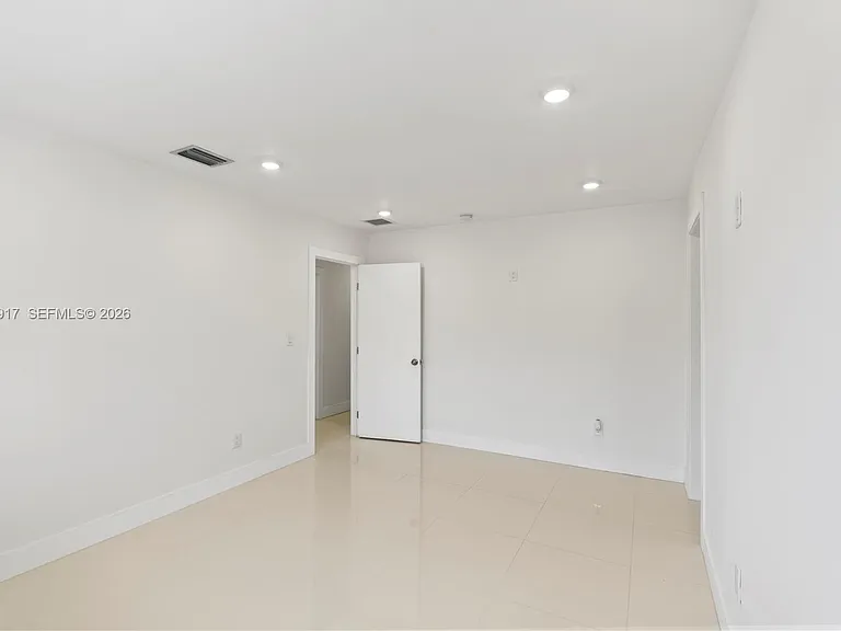 10501 SW 53rd St — Photo 41