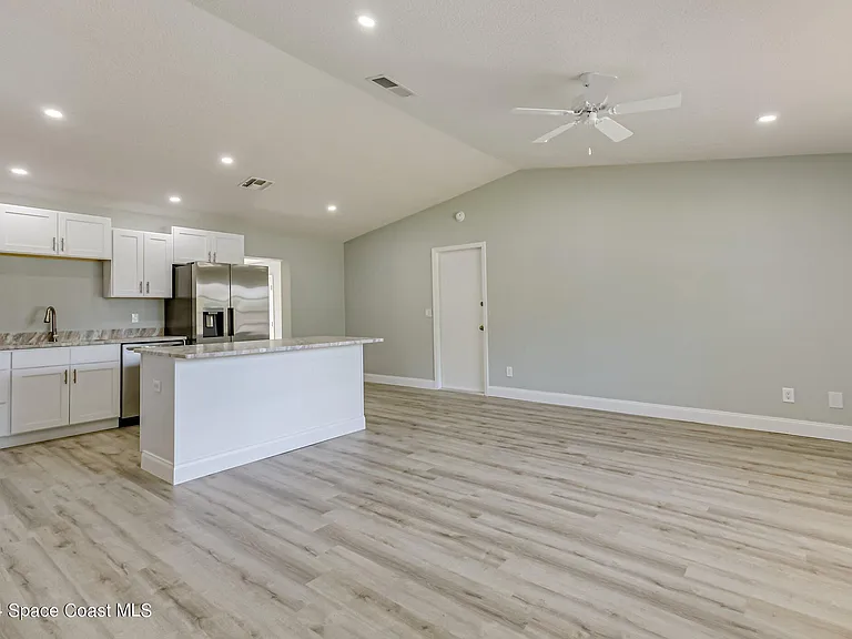 861 Furth Rd NW — Photo 4