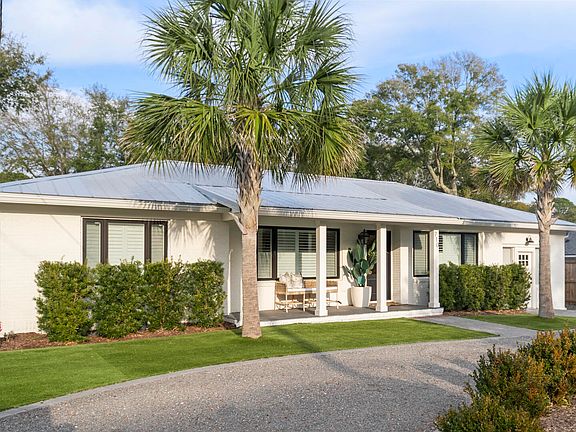 3rd image of 710 Simmons St