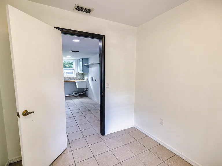2119 Shady Oaks Dr — Photo 13