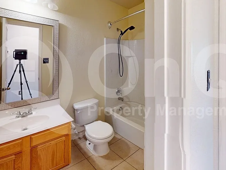 476 Eisenhower Ln — Photo 17