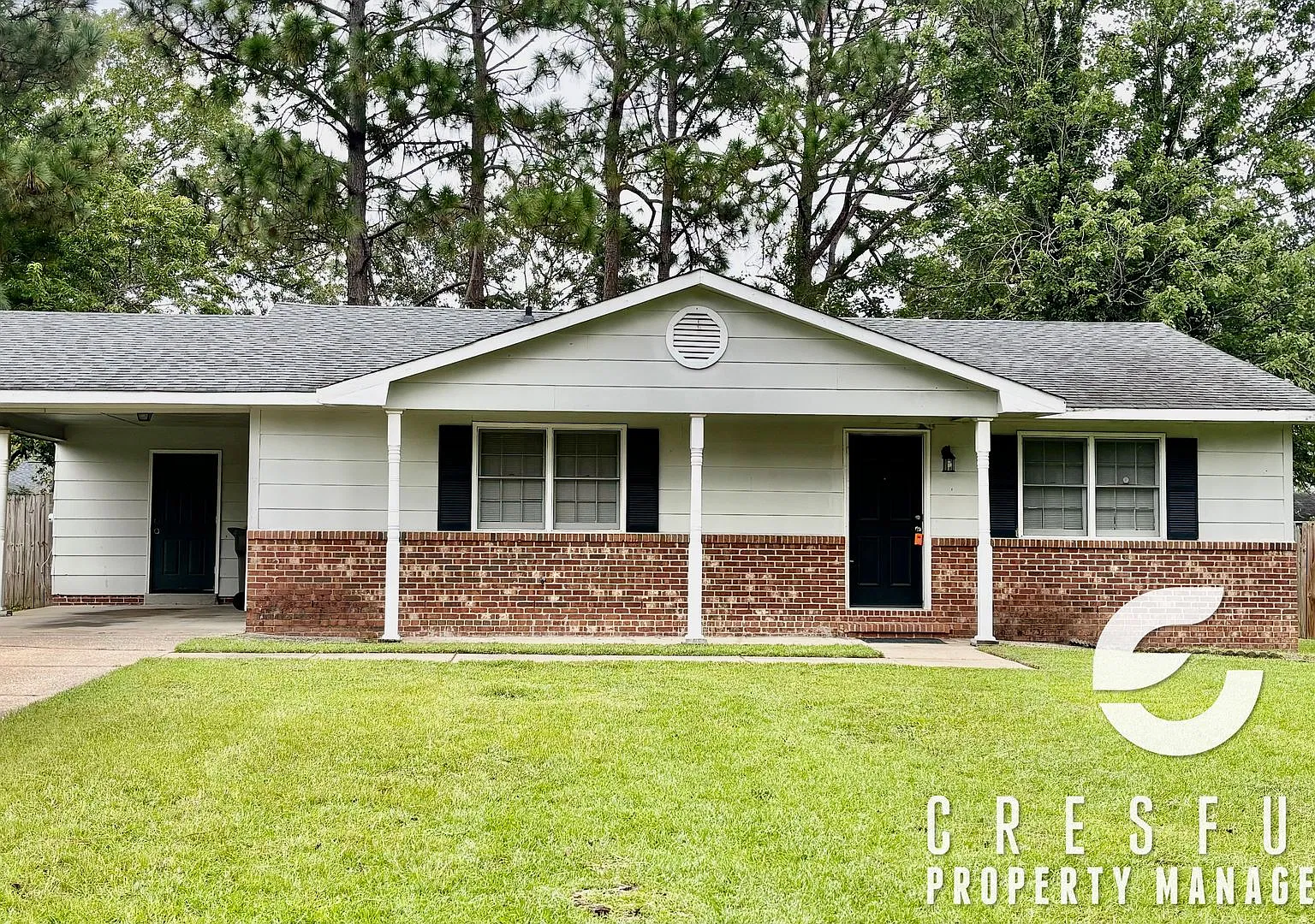 Cozy 3-Bedroom Home with Spacious Backyard Prime Location Near Jack Britt & New I-95 Access! — Photo 1