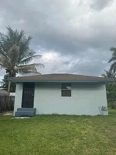 416 NW 9th Pl Photo 1