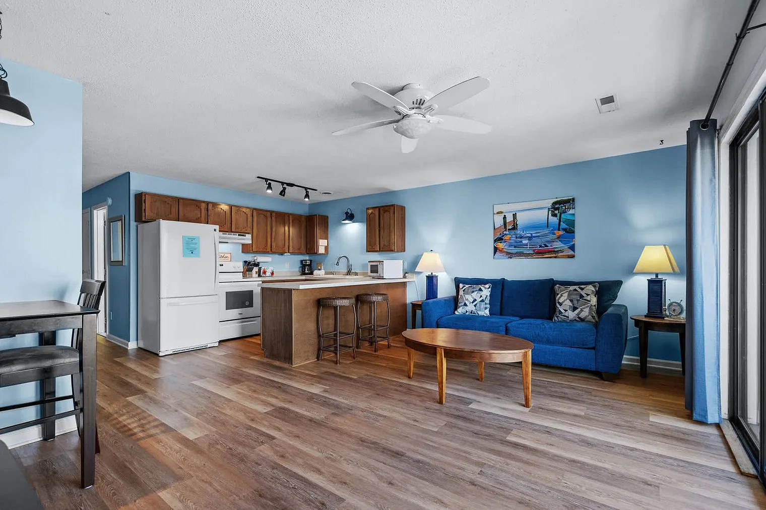 1 bed, 1.0 bath, 721 sqft, $2,707 — Photo 2
