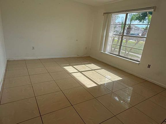 5th image of 1135 Grove St