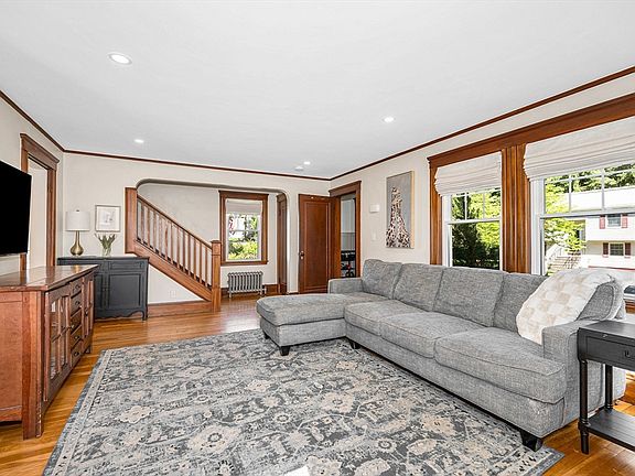 4th image of 24 Pinevale Ave