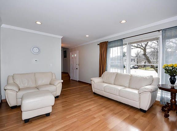4th image of 104 Adair Ct