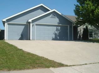 612 Brentwood Dr, Lawrence, KS 66049