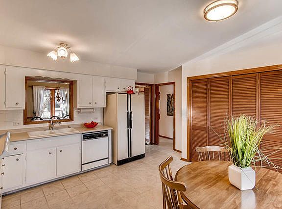 3rd image of 26W258 Menomini Dr