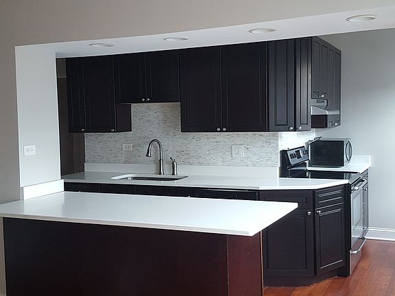 5th image of 1211 N La Salle St #403