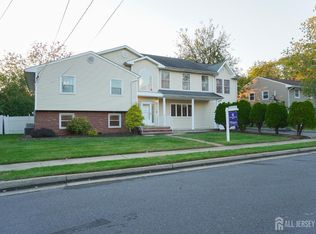 3 Charles Ct, Edison, NJ 08820