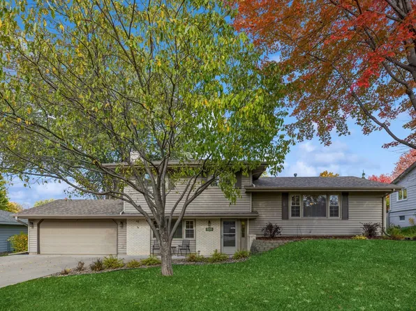 11233 Radisson Dr, Burnsville, MN 55337