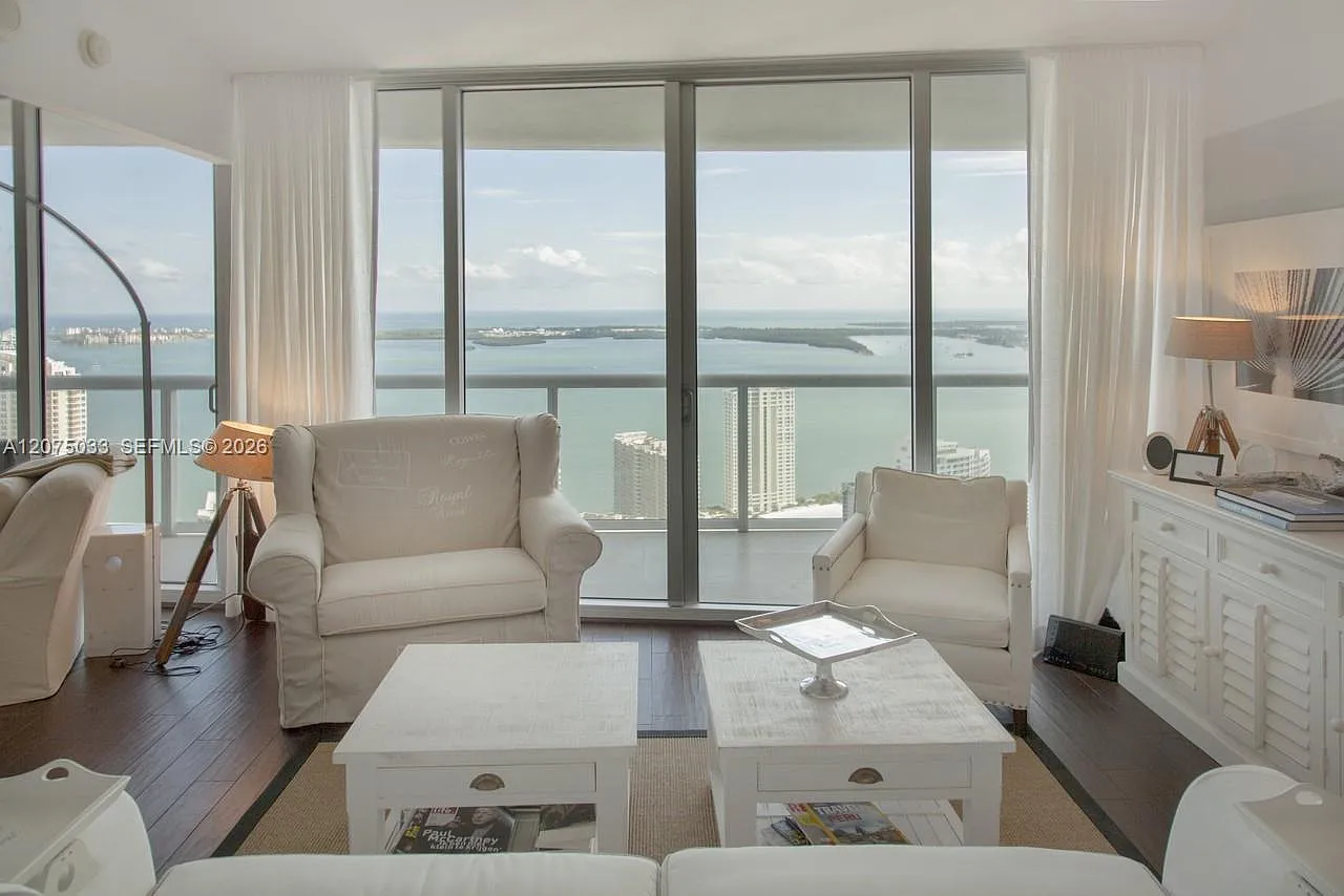 Iconbrickell Condo No 1 — Photo 1