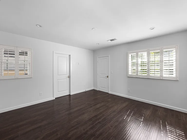 2649 Lake Ave — Photo 10