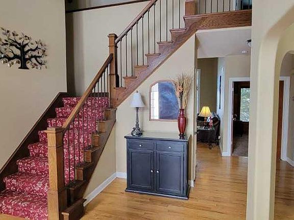 5th image of 768 Shrewsbury Dr