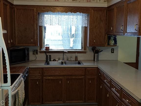4th image of 3948 41st St SW