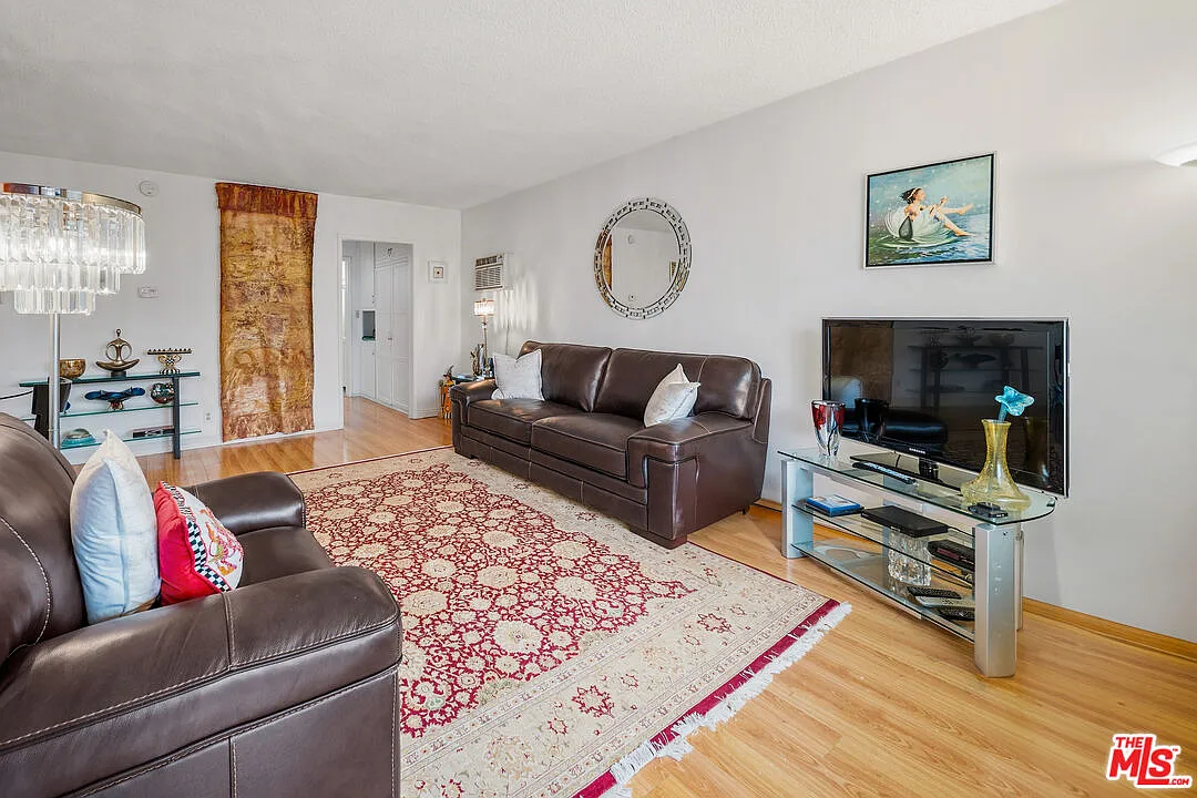 1 bed, 1.0 bath, 816 sqft, $2,199 — Photo 4
