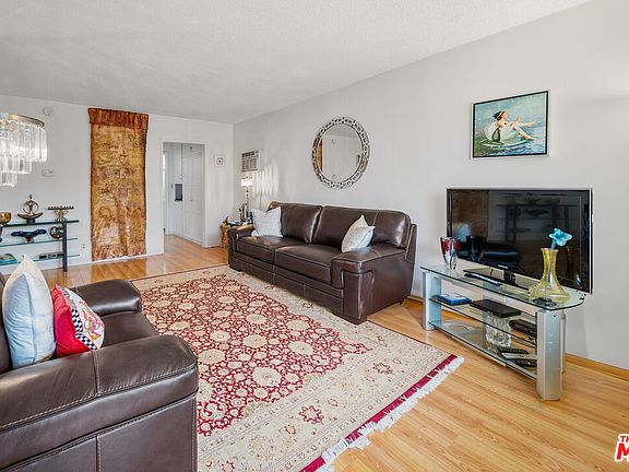 4th image of 936 N Curson Ave APT 8