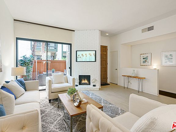 3rd image of 840 20th St Unit 9