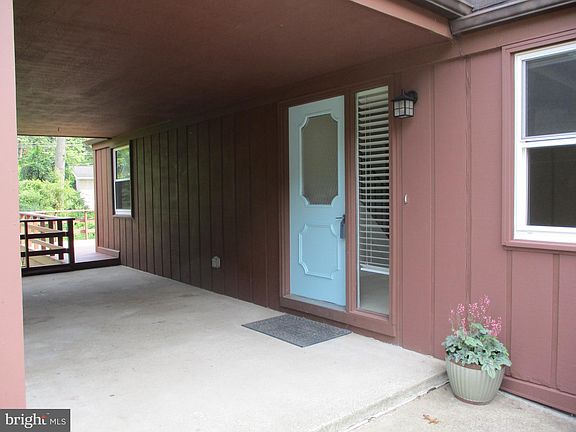 2nd image of 584 W Hillside Ave