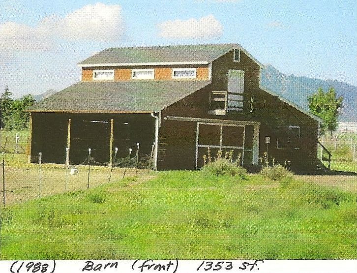 1353 Sqft Barn with Horse Stalls, Tack room